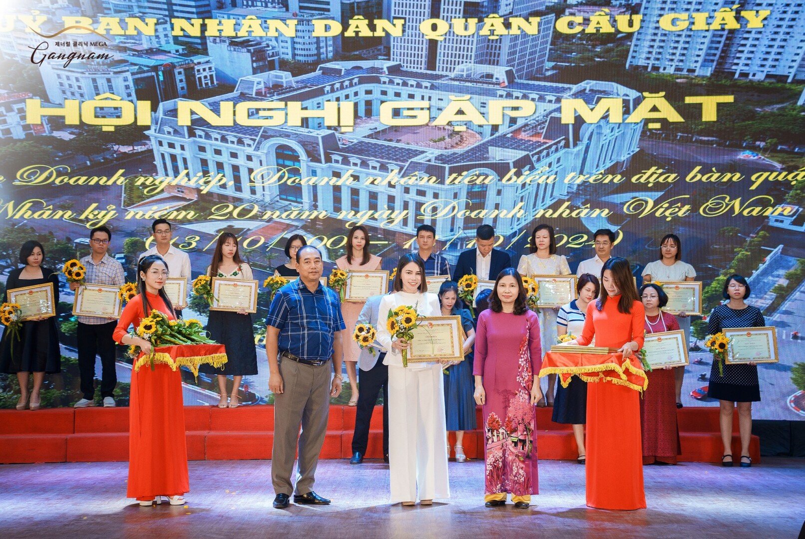 Mega Gangnam vinh dự đón nhận danh hiệu “Doanh nghiệp tiêu biểu” quận Cầu Giấy năm 2024